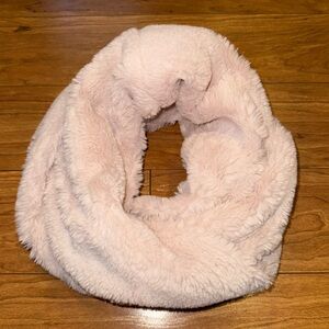 American Eagle Outfitters Faux Fur Infinity Scarf Blush Pink EUC